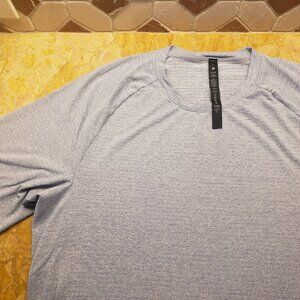 Lululemon  L men t shirt License to train